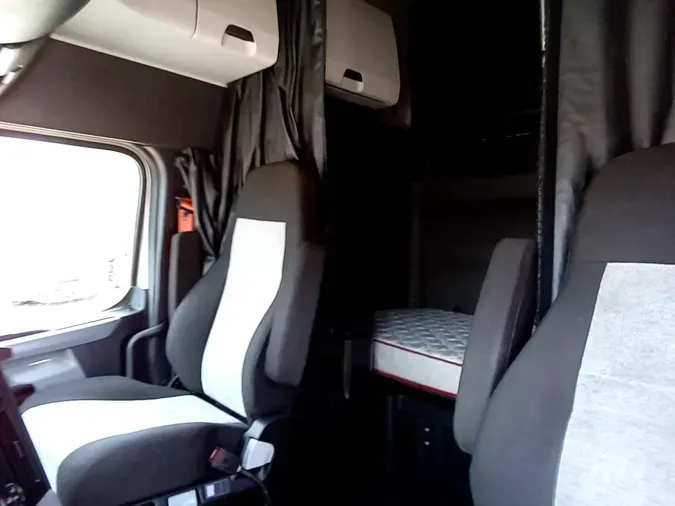 2022 Freightliner Cascadia 126