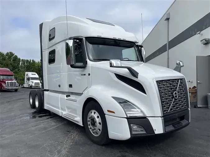 2021 VOLVO VNL860