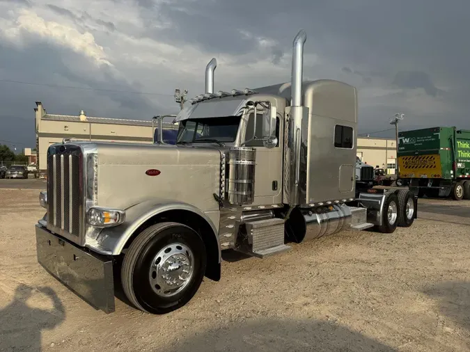 2023 Peterbilt 389