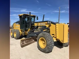2019 John Deere 670GP