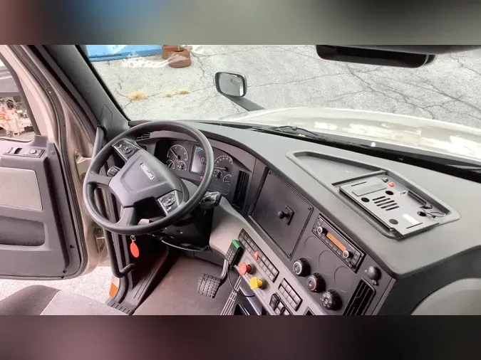 2022 Freightliner Cascadia 126