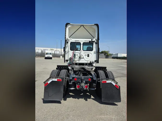 2017 FREIGHTLINER CASCADIA 113