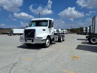2020 VOLVO VHD64BT300