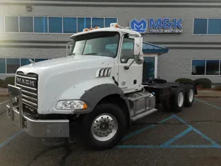 2016 MACK GU813