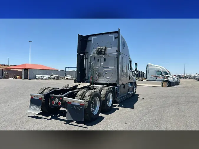 2022 Freightliner Cascadia 126