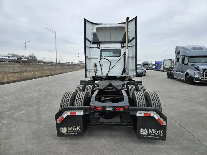 2021 VOLVO VNL300