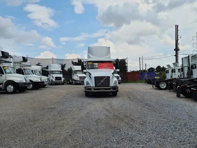 2019 VOLVO VNL64T-300