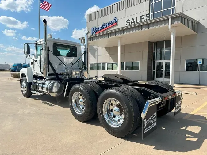 2019 MACK PI64T