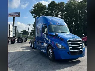 2020 Freightliner Cascadia 126