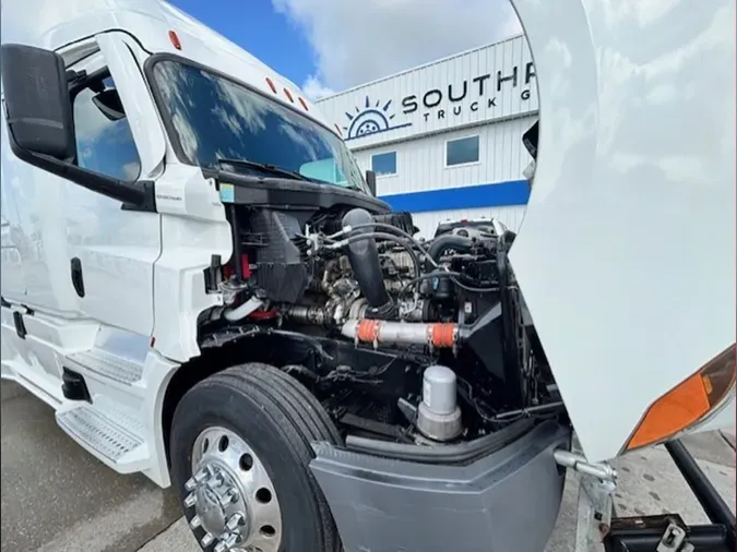 2023 Freightliner Cascadia 126