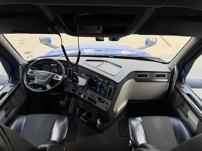 2019 FREIGHTLINER CA126