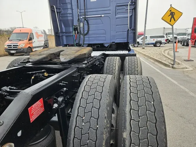2025 VOLVO VNL64T860