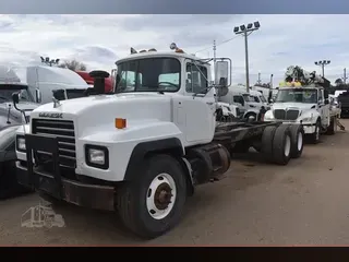 2003 MACK RD688S