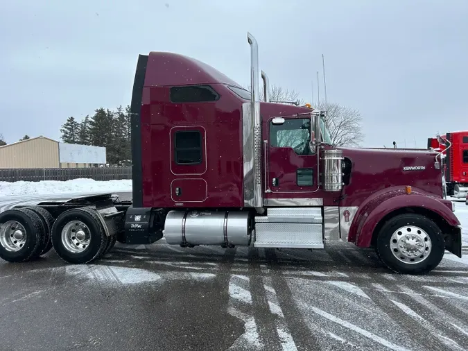 2021 Kenworth W900L