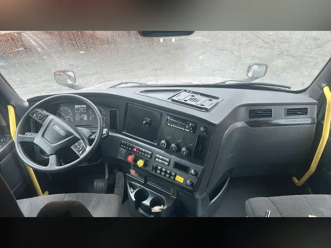 2023 Freightliner Cascadia 126