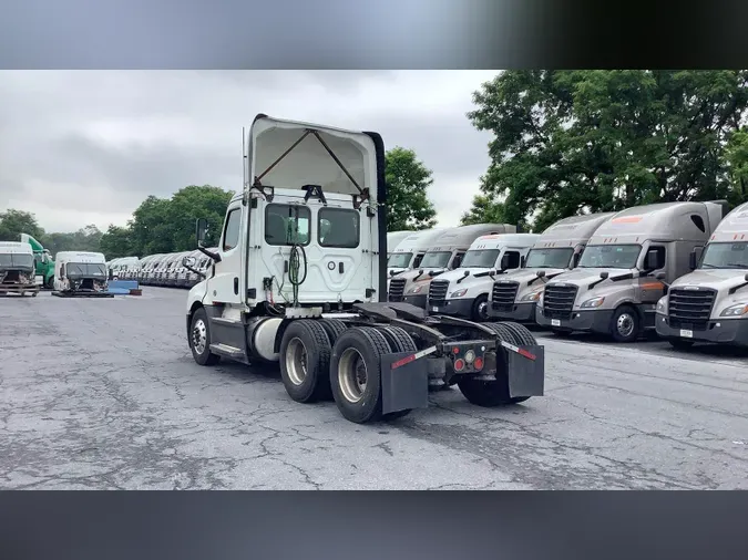 2020 Freightliner Cascadia 126ff6d01067d8975b9aee2cb4b3e4a31e5