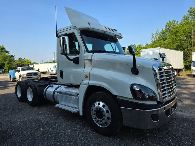 2017 FREIGHTLINER/MERCEDES CASCADIA 125