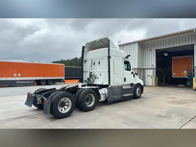 2020 Freightliner Cascadia 126