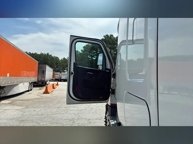 2023 Freightliner Cascadia 126