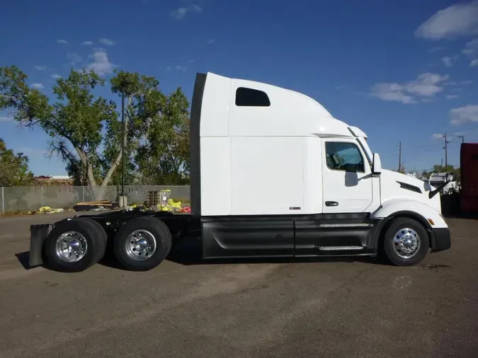 2023 Peterbilt 579ff73bf131ea8707752d9f00dcc34127c