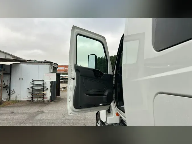 2022 International LT