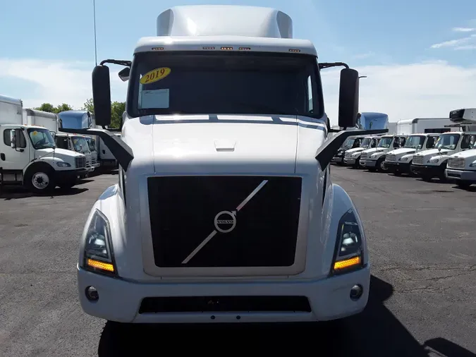 2019 VOLVO VNR64T-640