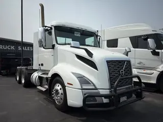 2020 VOLVO TRUCK VNL64T300