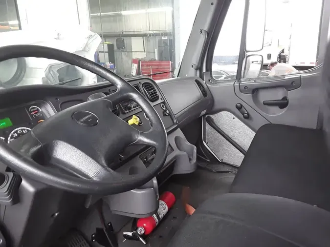 2017 FREIGHTLINER M2 106