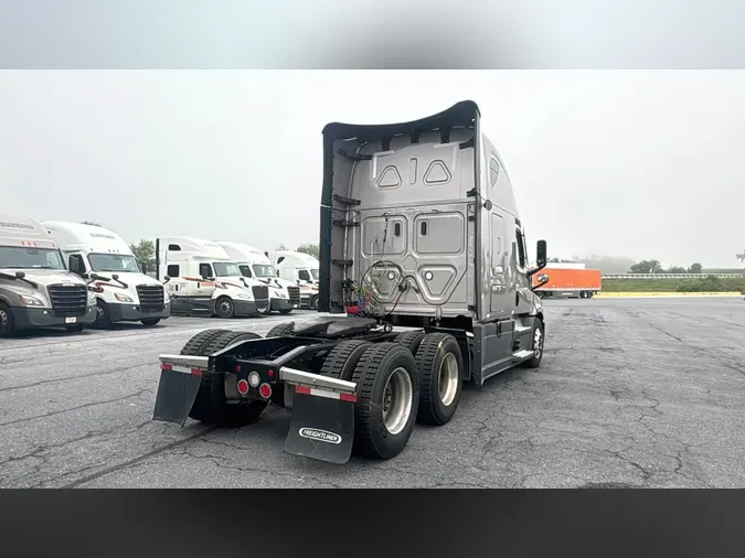 2025 Freightliner Cascadia 126