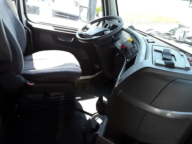 2020 VOLVO VNL64T-760