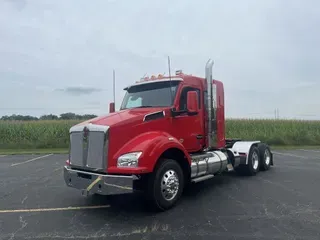 2025 Kenworth T880