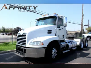 2017 MACK CXU613