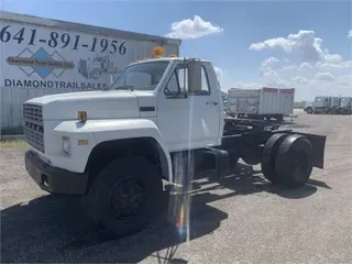 1981 FORD F800