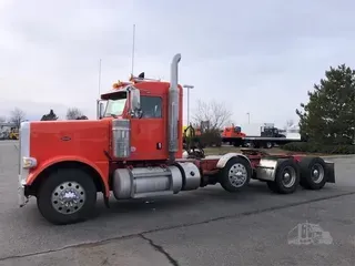 2019 PETERBILT 389