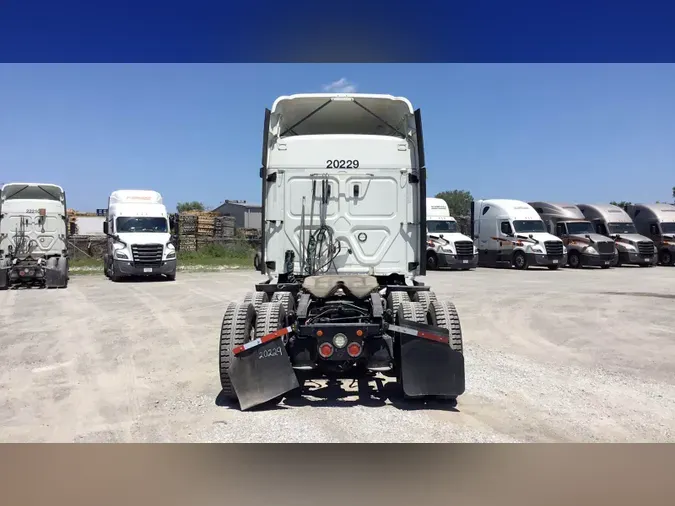 2020 Freightliner Cascadia 126