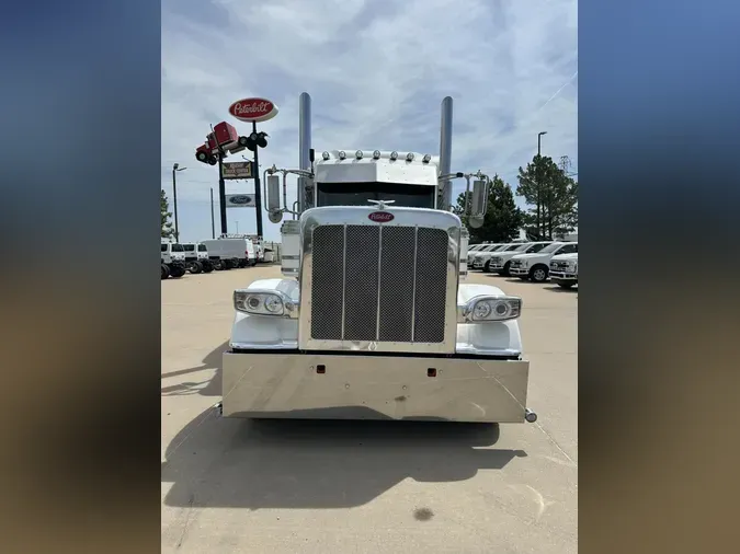 2023 Peterbilt 389ff8acc10fbcaeb7ef6214a62da363f46
