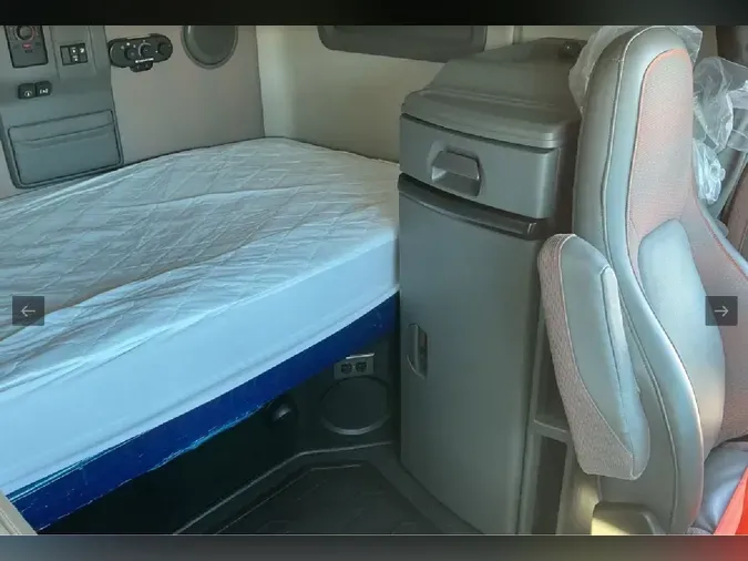 2025 VOLVO VNL64T740ff8d71db424e123b47279e3696e954cf