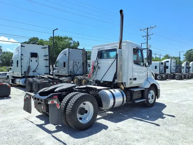 2018 VOLVO VNL42T 300