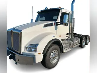 2025 Kenworth T880