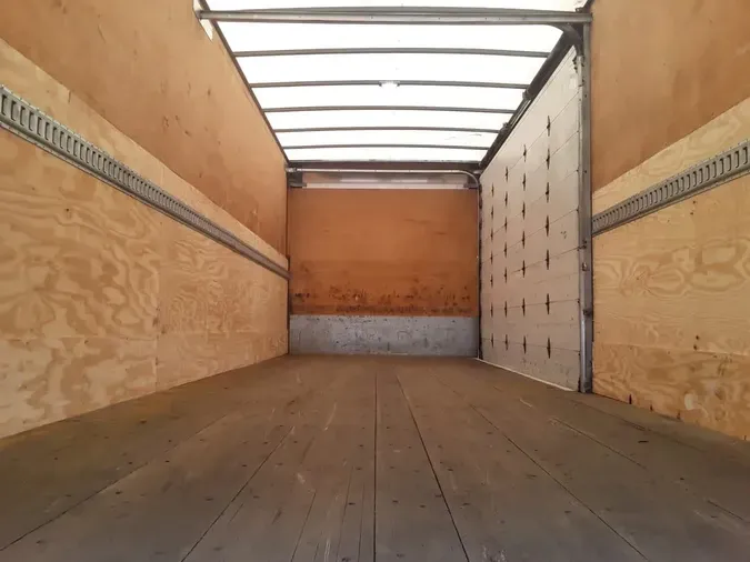 2018 FREIGHTLINER M2 106