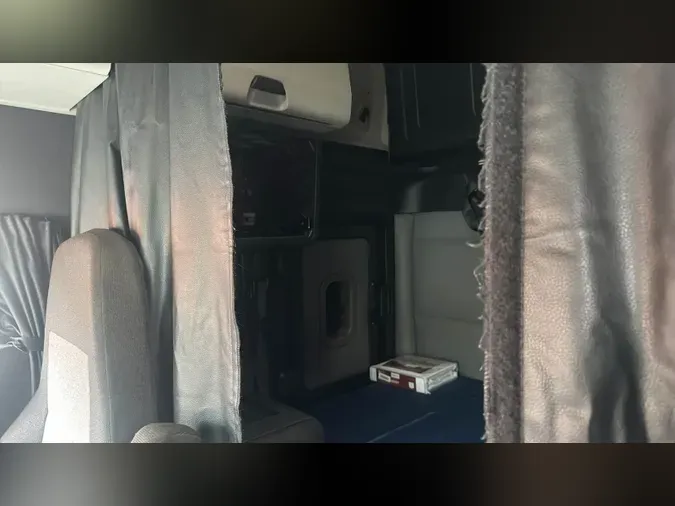 2022 Freightliner Cascadia 126