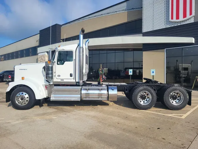 2025 Kenworth W900L