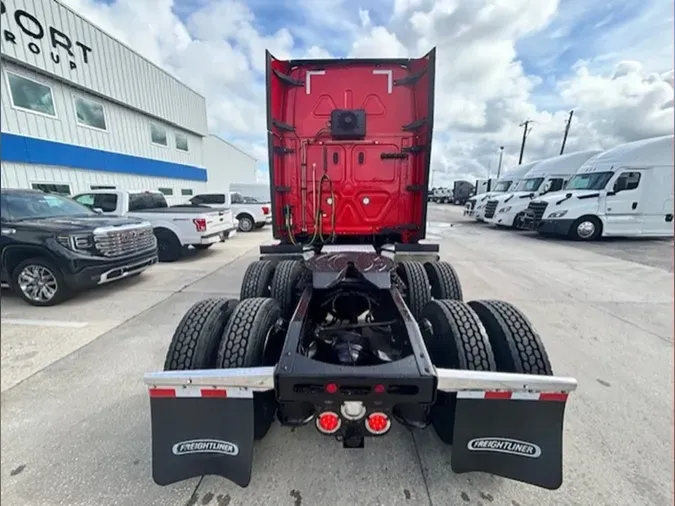 2021 Freightliner Cascadia 126