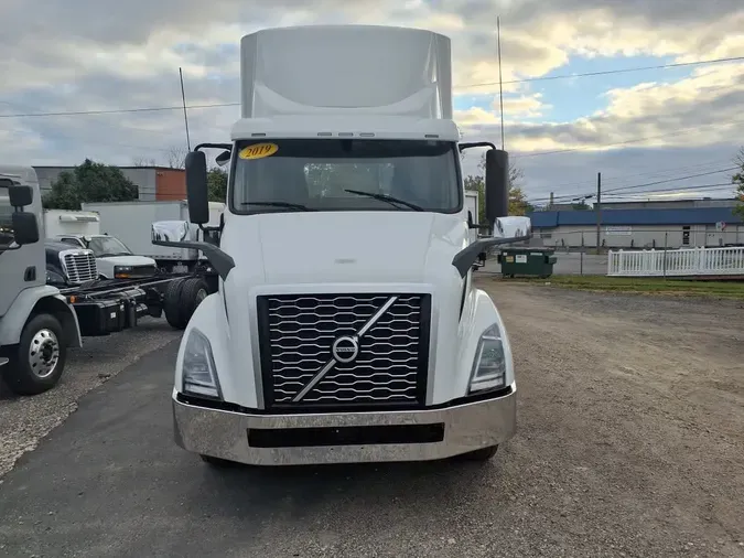 2019 VOLVO VNL42T 300