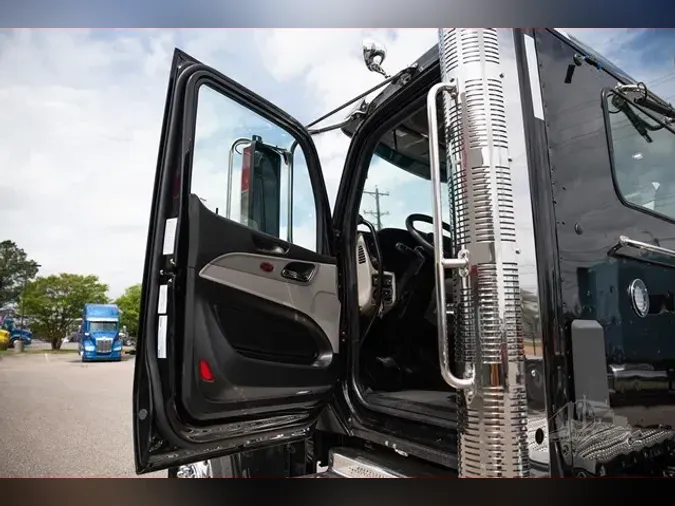 2025 PETERBILT 589