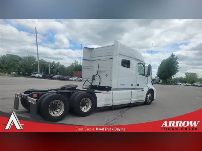 2022 VOLVO VNL740