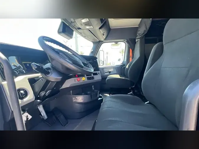 2022 FREIGHTLINER CA116
