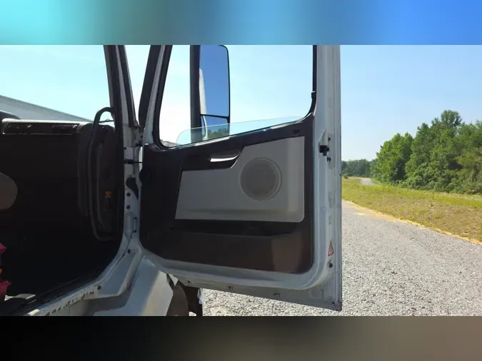 2018 Volvo VNL 740