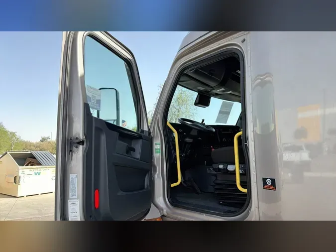 2025 Freightliner Cascadia 126ffa0f6d317f7d9fc31df968993f53140