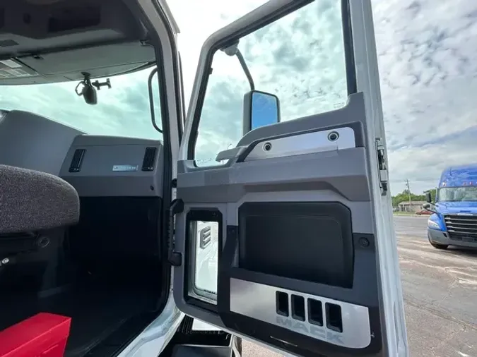 2021 MACK AN64T